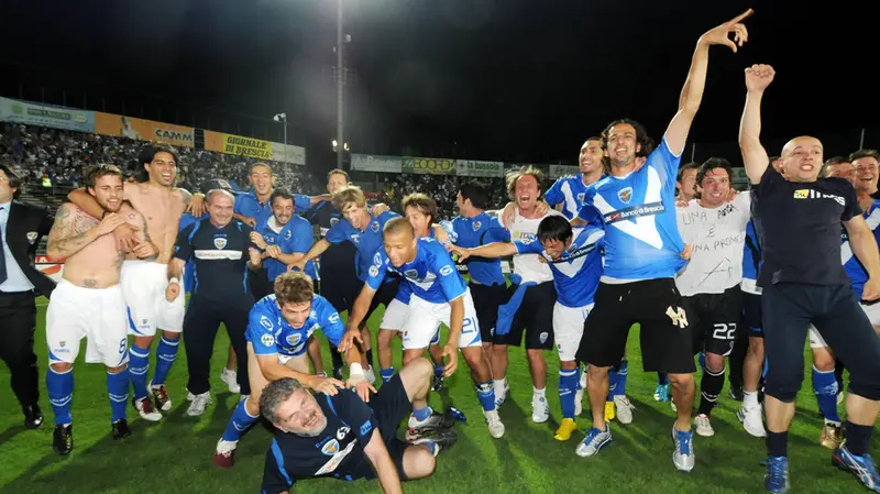 La festa per la serie A conquistata - Foto Newreporter@www.giornaledibrescia.it