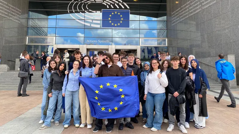 Gli studenti in visita alle istituzioni europee - © www.giornaledibrescia.it