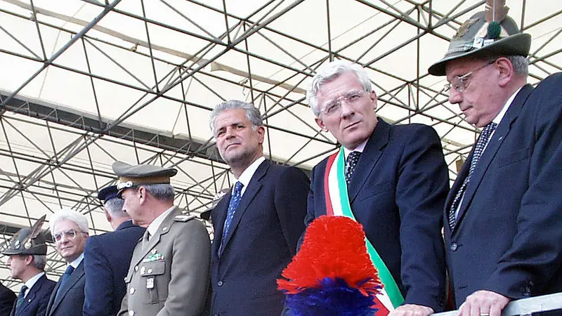Sergio Mattarella sulla sinistra, in primo piano l'allora sindaco di Brescia Paolo Corsini - Foto Eden © www.giornaledibrescia.it