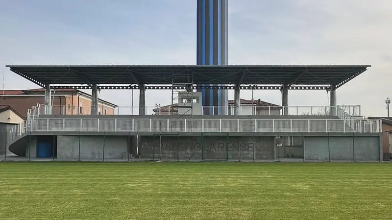 Si torna a giocare sul campo del centro sportivo sotto la nuova tribuna