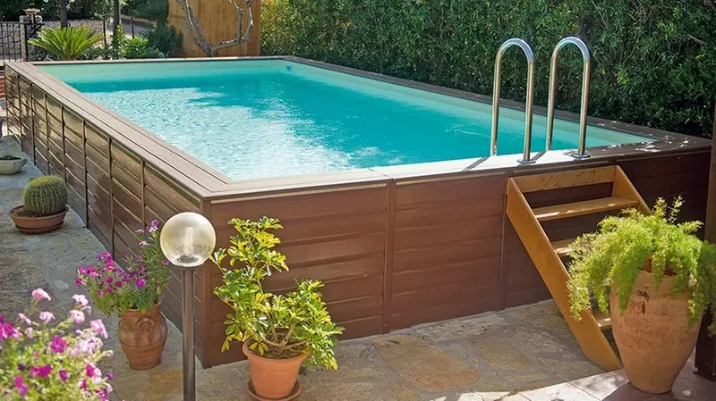 La piscina fuori terra rende esclusivo il giardino