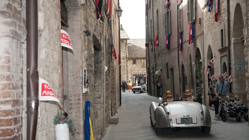 Il passaggio delle Mille Miglia a Gubbio