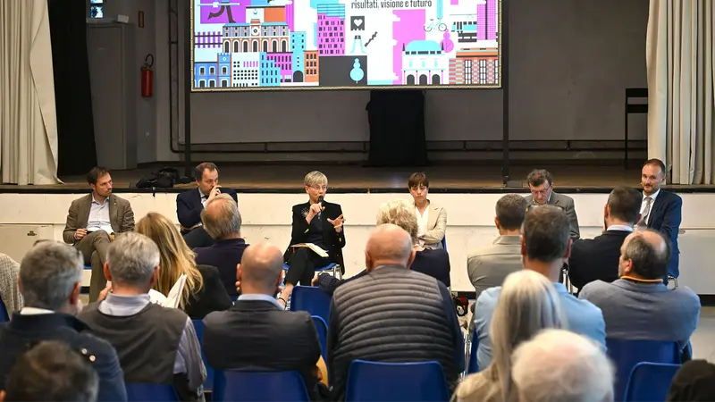 L'assemblea pubblica