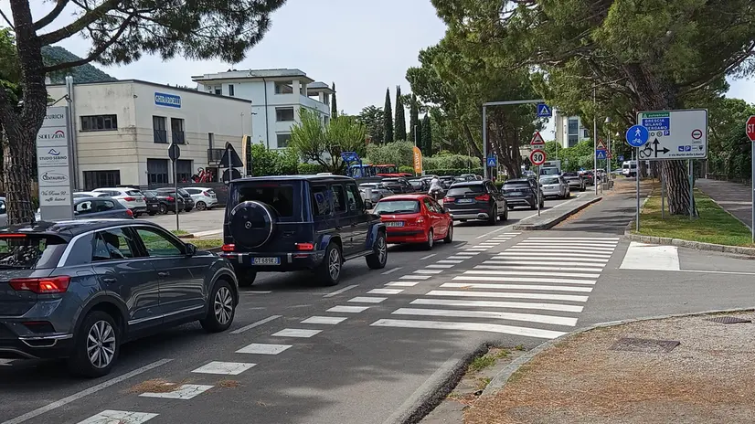 Le auto ferme a Iseo - © www.giornaledibrescia.it