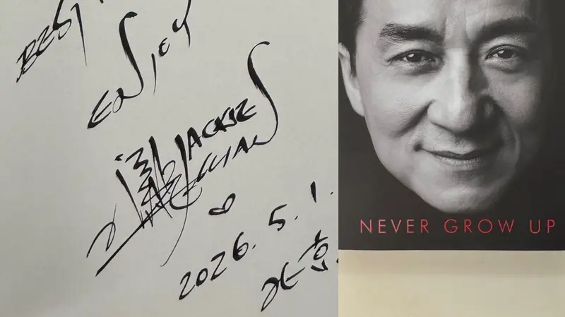 L'autografo di Jackie Chan al direttore d'orchestra Mazzola