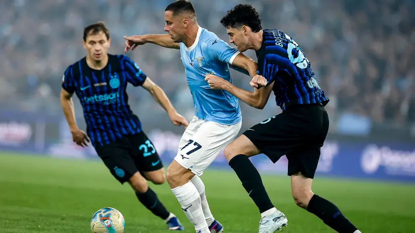 Lazio's Adam Marusic (L) and Inter’s Alessandro Bastoni (R) in action during during the Italian Cup final soccer match between SS Lazio and FC Inter at Olimpico stadium in Rome, Italy, 13 May 2026. ANSA/ANGELO CARCONI