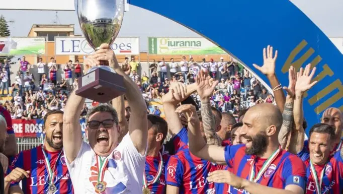 Il presidente Antonio Filograna Sergio festeggia la promozione in serie C - Foto Casarano Calcio