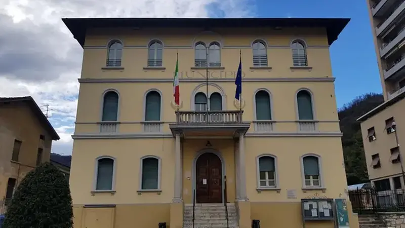 Il municipio di Sarezzo - © www.giornaledibrescia.it