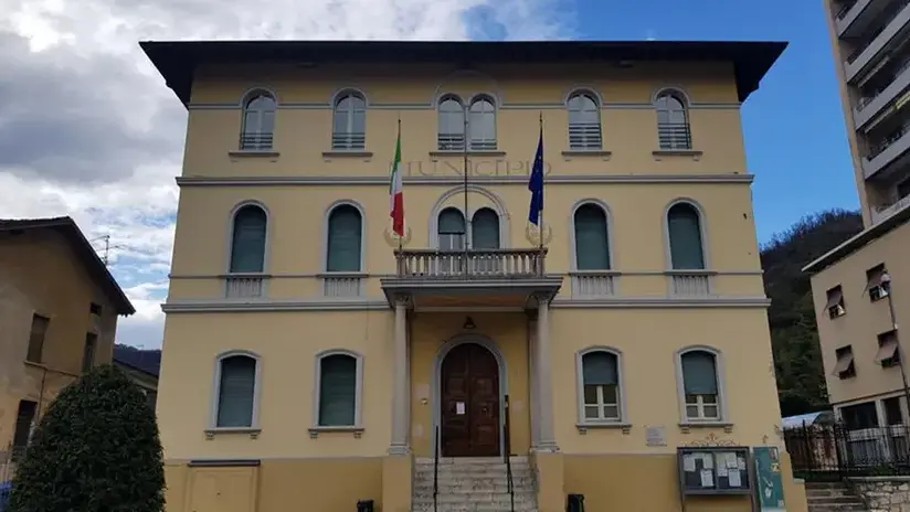 Il municipio di Sarezzo - © www.giornaledibrescia.it