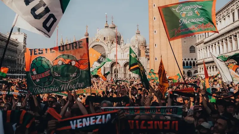 Il Venezia e la festa promozione in piazza San Marco - Foto Instragram Venezia Fc