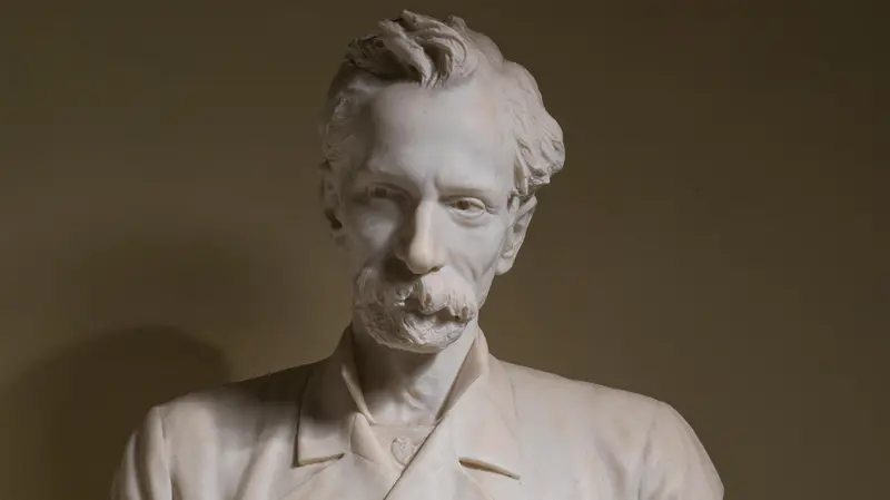 Il busto di Zanardelli realizzato da Ettore Ximenes