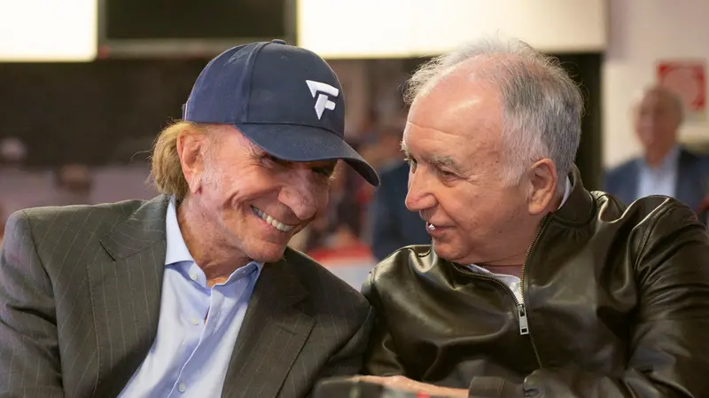 Emerson Fittipaldi e Bruno Giacomelli durante la presentazione di ieri - Foto Newreporter Papetti @ www.giornaledibrescia.it