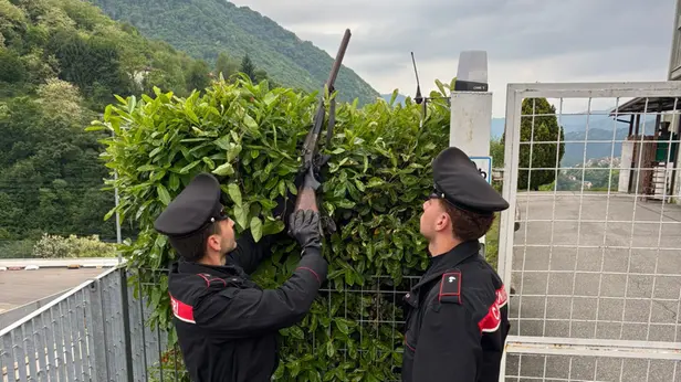 Il fucile recuperato dai carabinieri