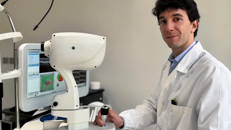 Il dottor Francesco Miglio, chirurgo esperto in trapianti di cornea