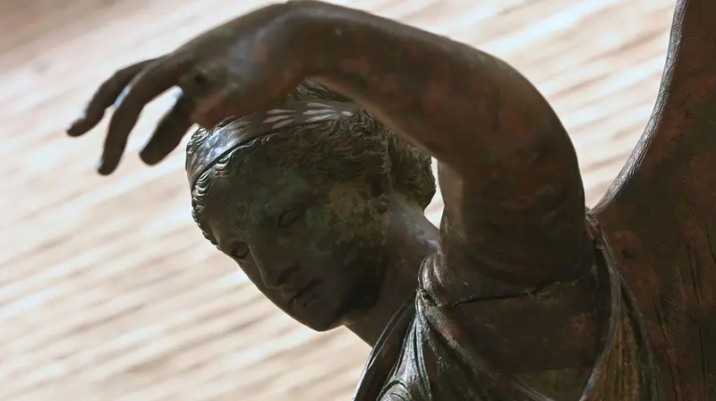 Particolare della Vittoria Alata