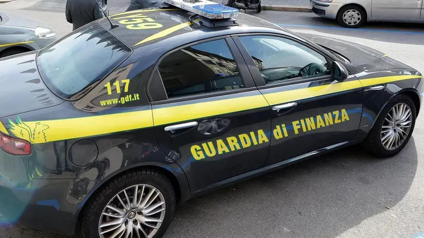Le indagini della Guardia di finanza - Foto Ansa © www.giornaledibrescia.it
