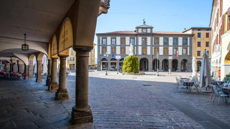 Il municipio di Iseo © www.giornaledibrescia.it