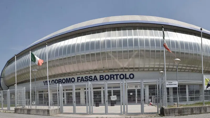 Il Velodromo ha la forma del casco da ciclista - © www.giornaledibrescia.it