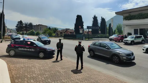 controlli da parte di carabinieri e agenti della Polizia locale