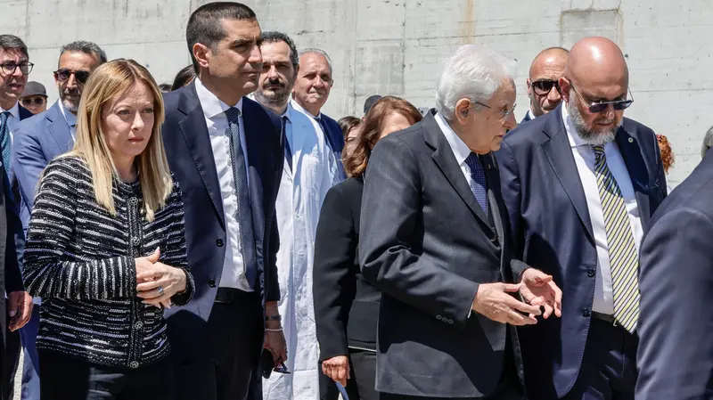 Sergio Mattarella e Giorgia Meloni visitano i feriti di Modena