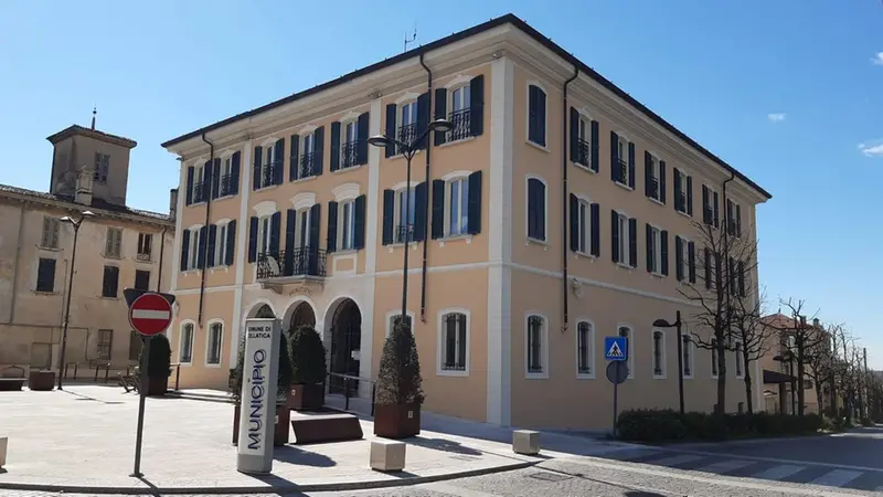 Il municipio di Cellatica - © www.giornaledibrescia.it