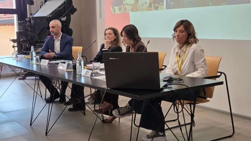 Mauro Odolini, Elena Dogliotti e Cristina Pezzi nella Sala Libretti del Giornale di Brescia