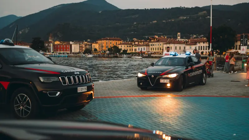 Carabinieri sul lago d'Iseo