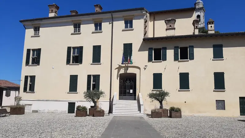 Una veduta del Municipio di Capriano del Colle