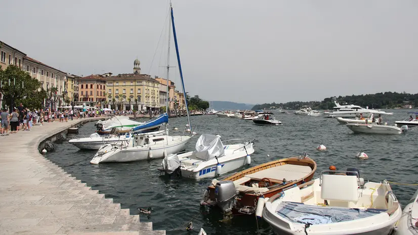 Una veduta panoramica del golfo di Salò
