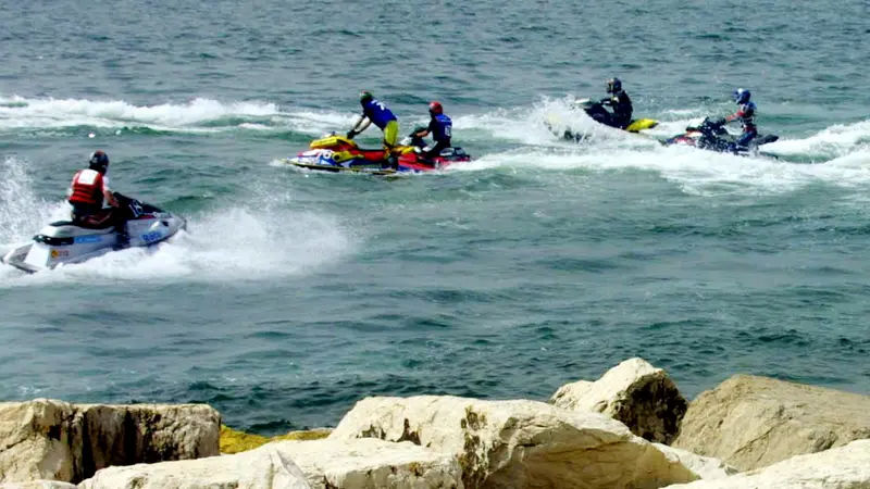 Per le moto d'acqua scattano i divieti