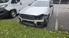 La berlina sventrata a Calvagese della Riviera