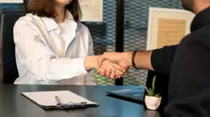 Due persone sul posto di lavoro