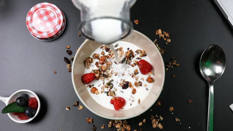 Anche latte, yogurt e frutta secca contengono vitamina D