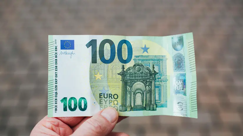 Una banconota da 100 euro