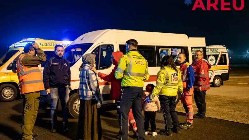 A Linate. L’arrivo dei bambini e dei loro familiari da Gaza