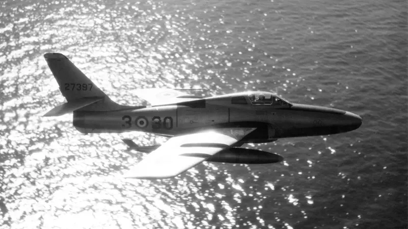 L'RF84F di Orzinuovi quando ancora era operativo in volo sul mare