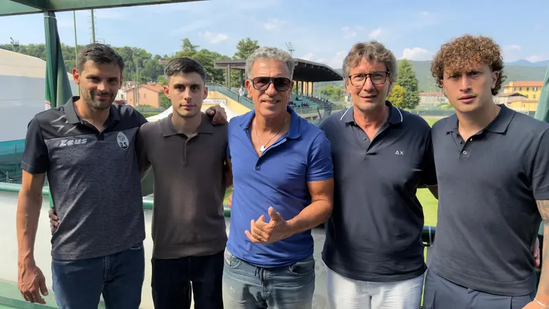 Careca sorridente col Dt Voluntas Zambelli, il Dg Cerminara, Agostino e Salvatore Esposito