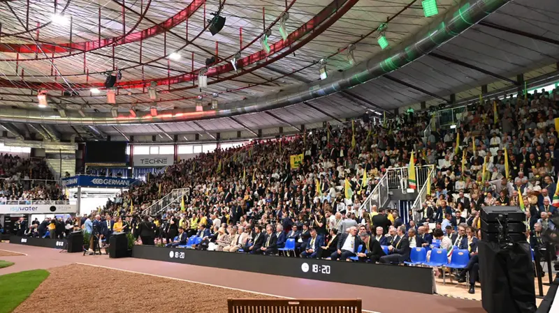 Al PalaLeonessa presenti oltre 4.000 persone - © www.giornaledibrescia.it