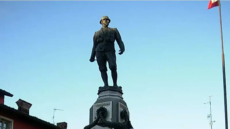 Il monumento ai Caduti a Bagnolo Mella