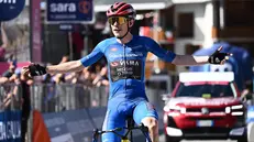 Jonas Vingegaard vince la quattordicesima tappa a Pila - foto Ansa
