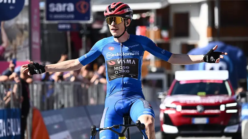 Jonas Vingegaard vince la quattordicesima tappa a Pila - foto Ansa