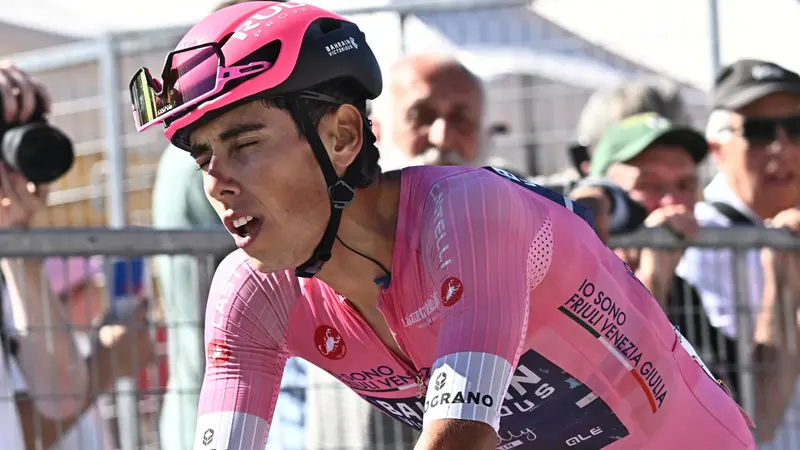 La ex maglia rosa Eulalio sofferente al traguardo della 14esima tappa - foto Ansa
