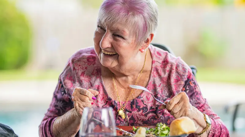 Meglio pasti leggeri con frutta e verdura senza trascurare l'importanza delle proteine