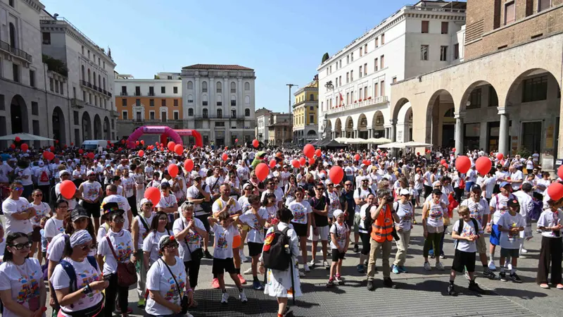 CRONACA BRESCIA PIAZZA VITTORIA PARTENZA CORSA NASI ROSSI PER SANDRINI 24-05-2026 MARCO ORTOGNI NEW EDEN GROUP