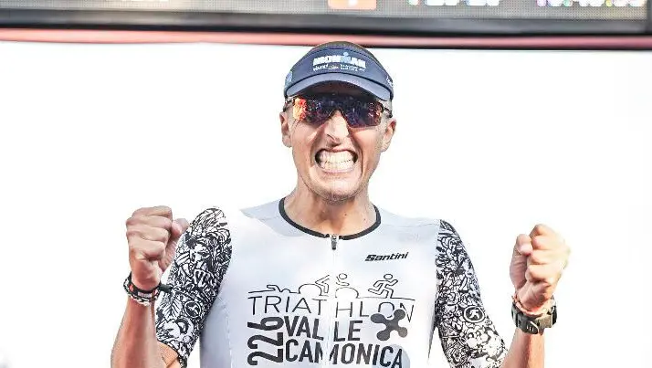 Matteo Giorgi alla fine di un Ironman - © www.giornaledibrescia.it