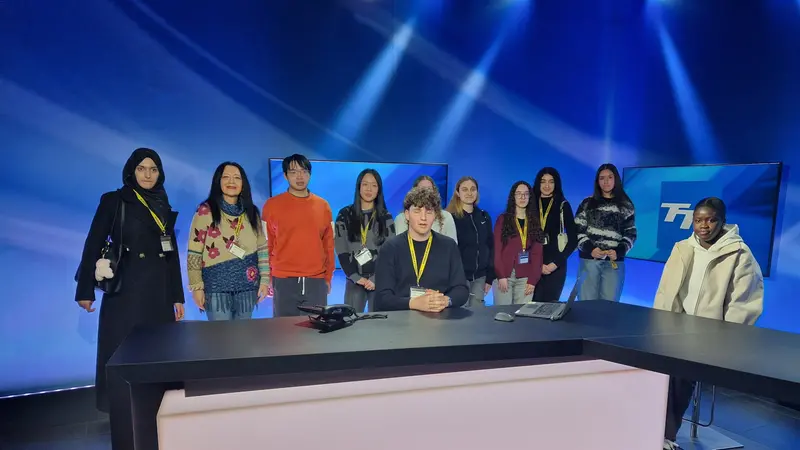 I ragazzi del pcto visitano lo studio televisivo di Teletutto