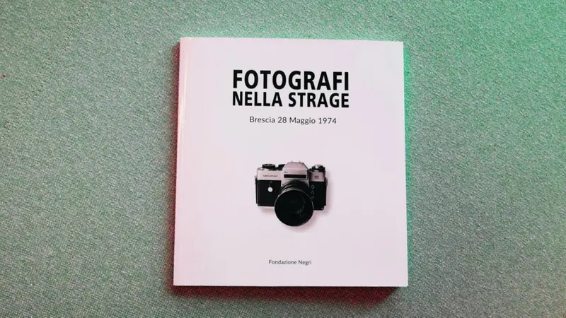 Il libro «Fotografi nella strage»: in copertina la Leicaflex con cui Silvano Cinelli immortalò lo scoppio della bomba