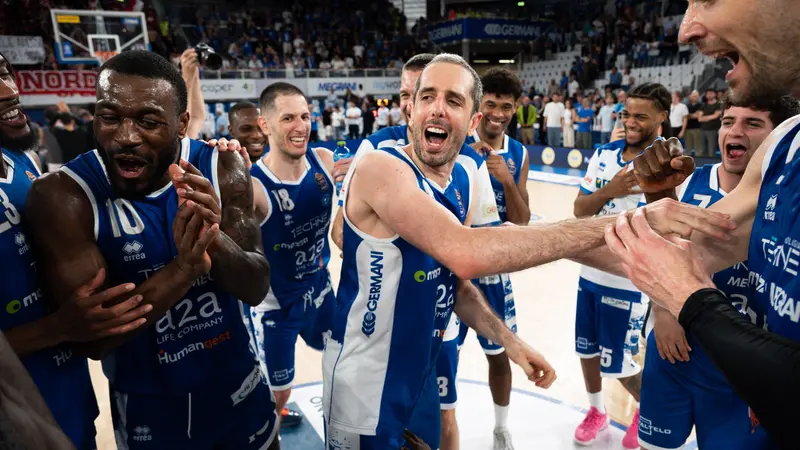 L'esultanza della Germani dopo la vittoria con Trieste - © www.giornaledibrescia.it
