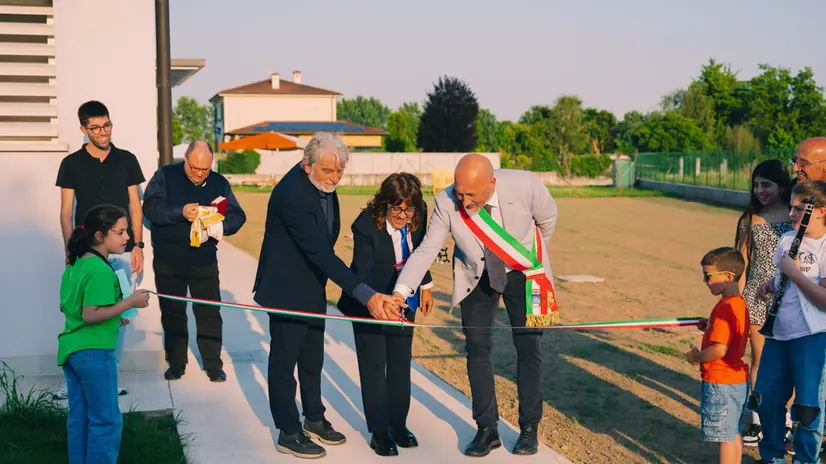 Il taglio del nastro dei nuovi spazi del Centro culturale e musicale © www.giornaledibrescia.it