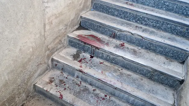 La scala il cui ha trovato rifugio il ragazzo aggredito